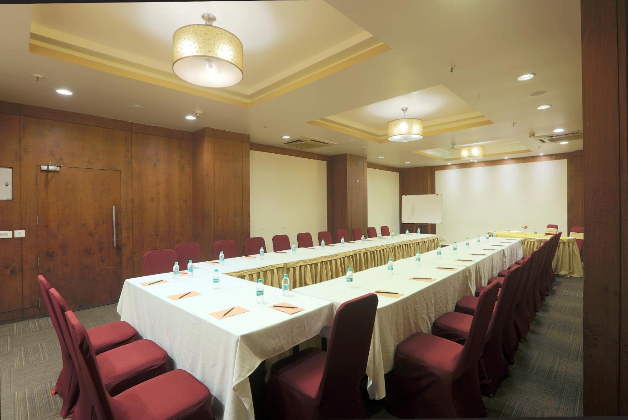 Vesta International Hotel Jaipur Luaran gambar