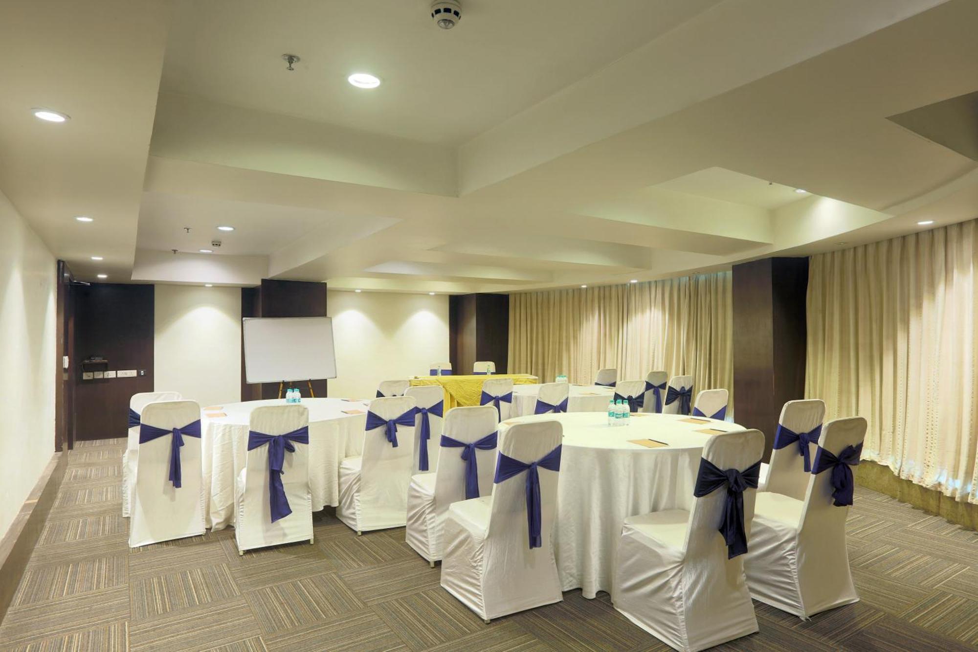 Vesta International Hotel Jaipur Luaran gambar